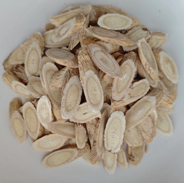 Como a raiz de astrágalo é usada na medicina herbal tradicional chinesa